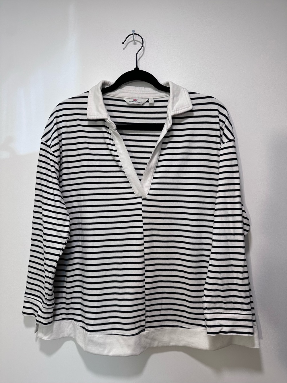Vineyard Vines Women’s Striped V-Neck Top - Black & White